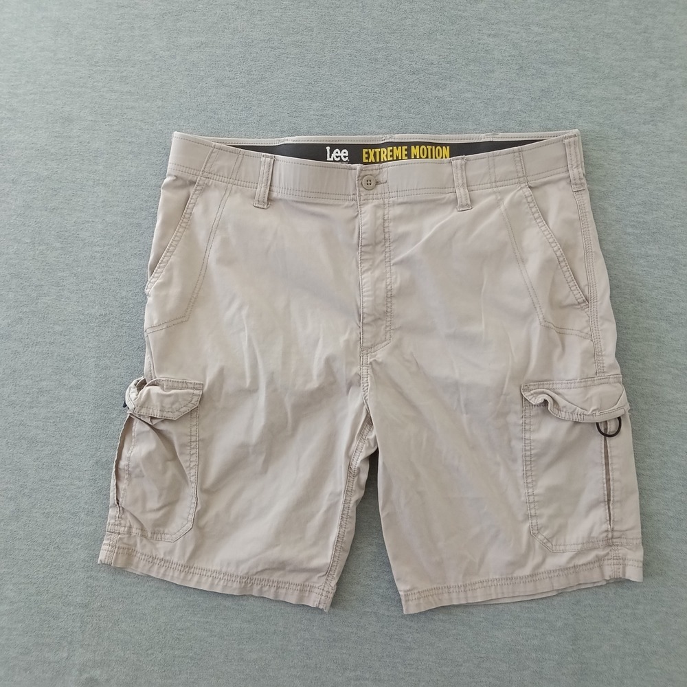 Lee Extreme Motion Performance Khaki Cargo Shorts Mens 40 Tan